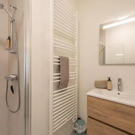 아파트 Bright 2br With Terrace For 5 *